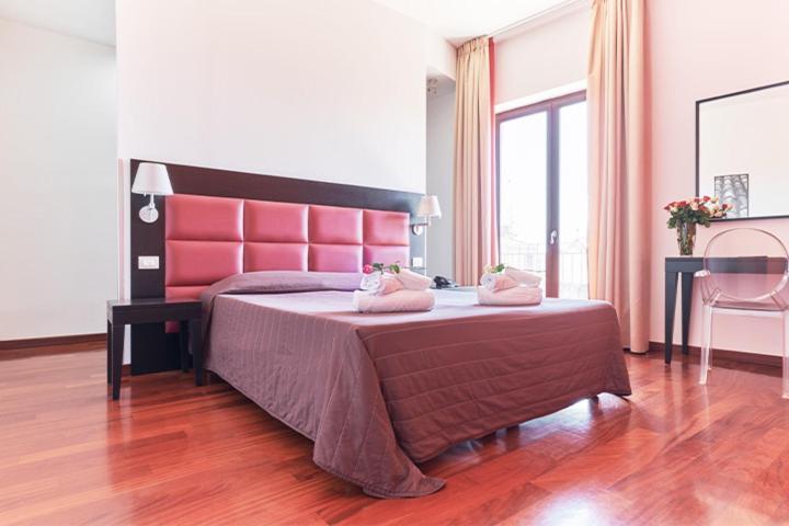 La Chicca Palace Hotel Milazzo Eksteriør billede